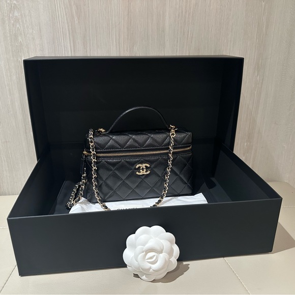 SOLD
CHANEL Slim Vanity Bag 2025 - Picture 11 of 12